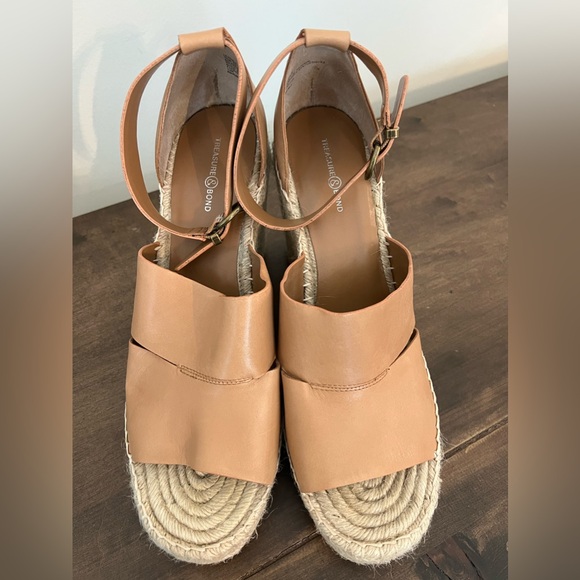 Like New Womens Treasure & Bond Tan Leather Wedges Sandals Peep Toe Sz 13 - Picture 2 of 5